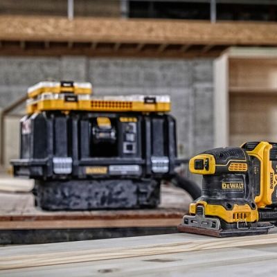 16. 18V DCW200NT DEWALT Orbital Sander