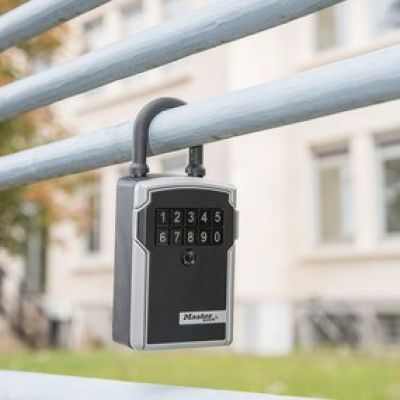 5. MASTER LOCK 5440EURD Smart Padlock