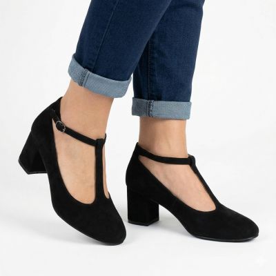4. Black suede pumps with a strap, Mascara 834284