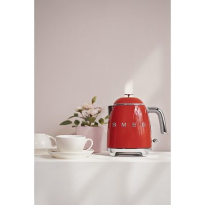 20. SMEG Kettle (KLF05RDEU) mini 0.8L red