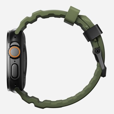 8. Nomad Rocky Point Band Black Leather, Titanium