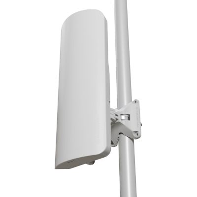 2. Mikrotik mANTBox ax 15s White PoE Support