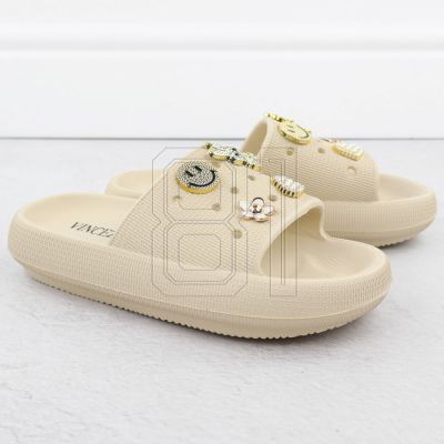 8. Vinceza W 76055 JAN404B flip-flops