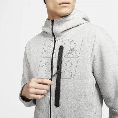 3. Nike Sportswear Tech Fleece M DD4688-010 sweatshirt