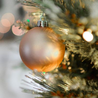 6. DECORATIVE PLASTIC BAUBLE SAFE 46 PCS GOLD MICA