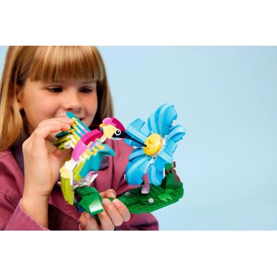 9. LEGO Creator 31384 Wild Animals: Colorful Hummingbird