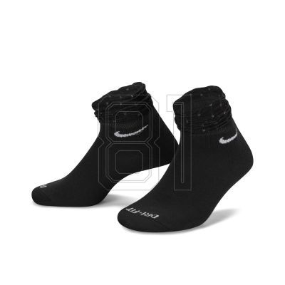 5. Nike Everyday DH5485-010 socks