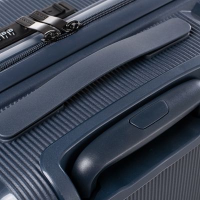 8. Iguana Sydney 60 Suitcase 92800405133