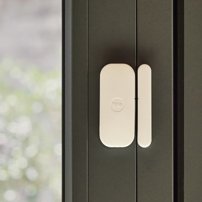 29. Yale Smart Alarm Starter Kit 6 Pieces - Control Unit, Siren, Keypad, Remote Control, Motion Sensor, Window/Door Sensor