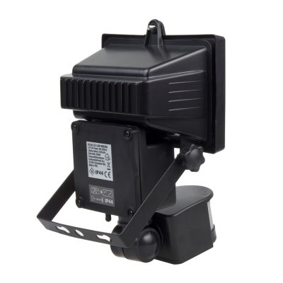 2. MACLEAN SOLAR LED FLOODLIGHT WITH SENSOR IP44 MCE442