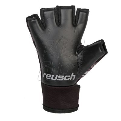 6. Gloves Reusch Futsal Infinity M 53 70 330 7700