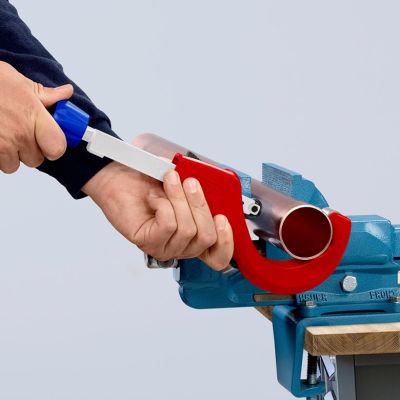 40. Knipex 90 31 03 BK hand pipe cutting tool Pipe cutter