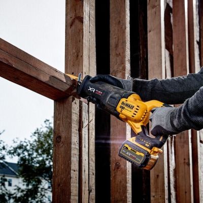 6. 18V XR FLEXVOLT ADVANTAGE DCS386NT Reciprocating Saw