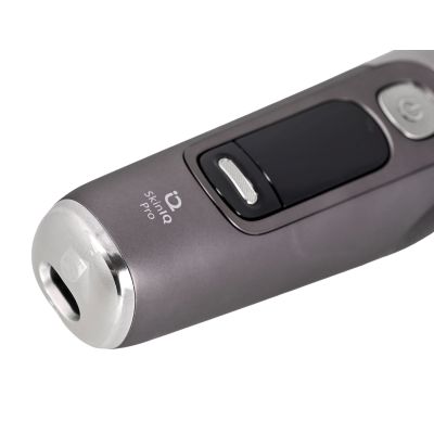 7. PHILIPS i9000 Series Prestige XP Shaver 9402/31