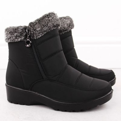 12. Women’s black snow boots with fur lining Vinceza 86231