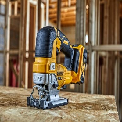 8. DeWALT DCS334P2-QW electric jigsaw 3200 spm 2.1 kg