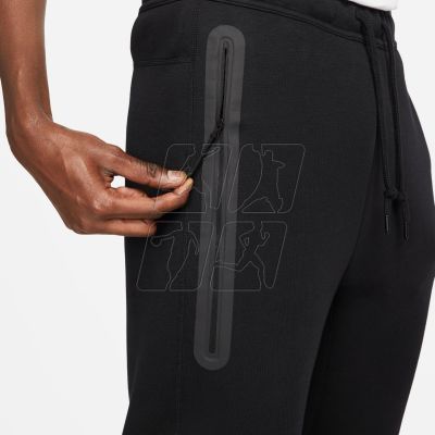 3. Nike Tech Fleece M FB8002-010 pants