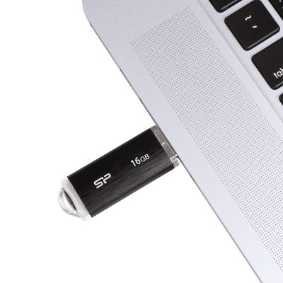 9. Pendrive Silicon Power Ultima U02 16GB USB 2.0 black (SP016GBUF2U02V1K)