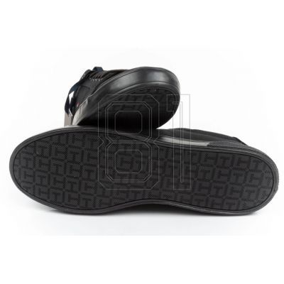 24. Tommy Hilfiger M FM0FM005960GJ sneakers