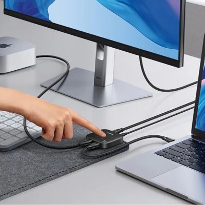 5. Ugreen 8K 60Hz Ultra HD 2in1 HDMI switch - black