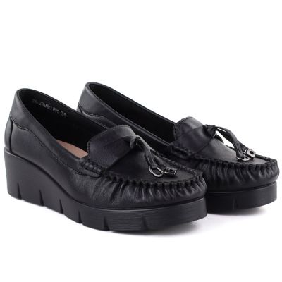 3. Black leather wedge moccasin shoes Vinceza 39990