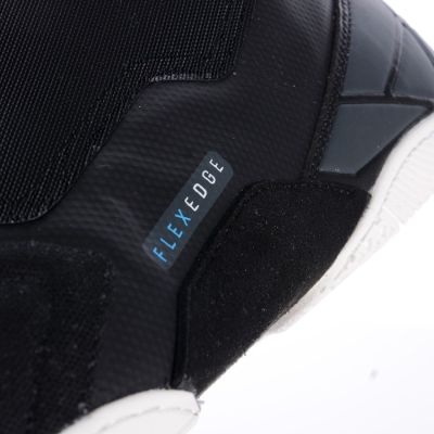 7. TEMPISH Elite Pro Goalkeeper Boots