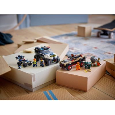 6. LEGO City 60449 - Police Off-Road Chase