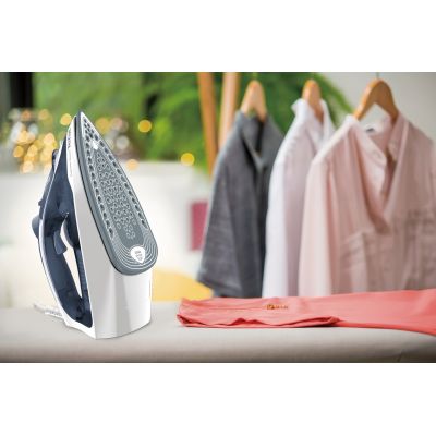 3. TEFAL FV 2837 Express Steam Iron