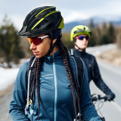 9. Wozinsky MTB Bike Helmet with Removable Visor and Rear USB Light M - Black and Yellow