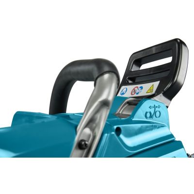 4. Makita UC011GZ Chainsaw Black, Blue