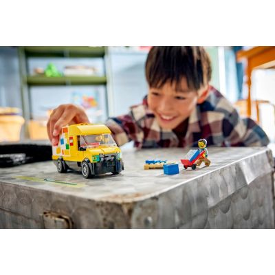 20. LEGO City 60500 LEGO Truck