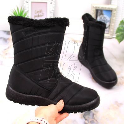 2. Insulated snow boots NEWS W EVE378A