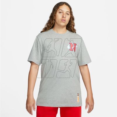 2. Nike Sportswear T-shirt FD1320-063