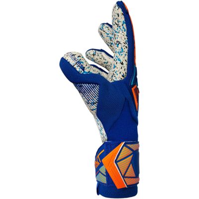 4. Reusch Attrakt Freegel Fusion Goaliator gloves 56 70 995 4129