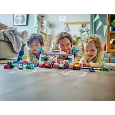 19. LEGO DUPLO TOWN 10445 F1 Cars and Drivers