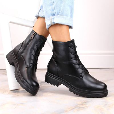 3. Vinceza W JAN238A insulated ankle boots, black