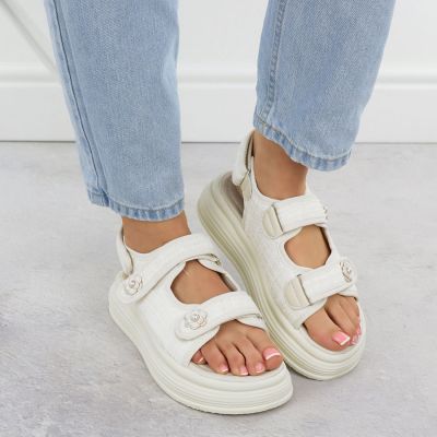 7. Women's cream platform sandals Potocki PY16337