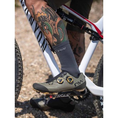 2. NORTHWAVE Extreme Pro Sock Cycling Socks - Black Gray