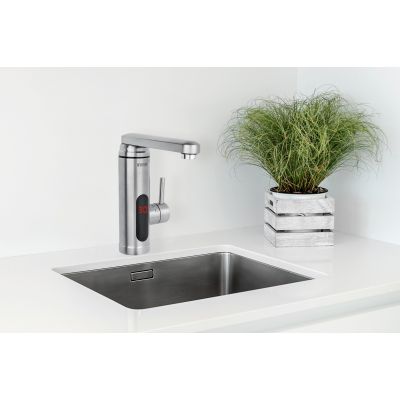 12. NOVEEN IWH560 instantaneous water heater