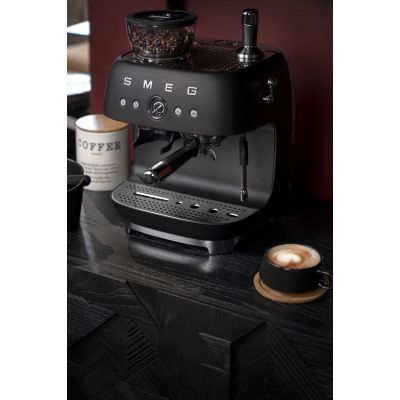 26. Smeg EGF03BLMEU coffee machine Manual espresso machine 2.4 l