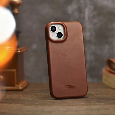 28. iCarer CE Oil Wax Premium Leather Folio Case iPhone 14 Plus magnetic flip case MagSafe brown (AKI14220707-BN)
