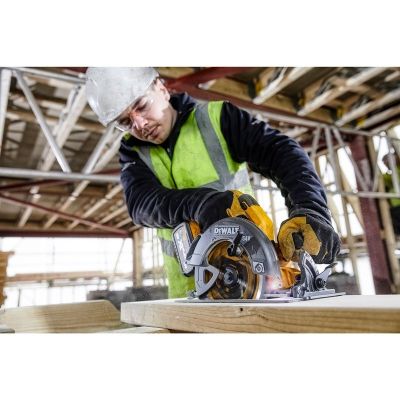 5. DeWALT DCS578NT-XJ Portable Circular Saw