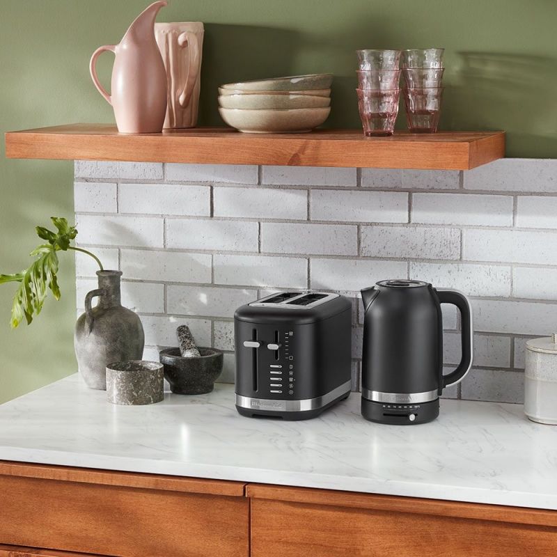 5. KitchenAid 5KEK1701EBM Electric Kettle