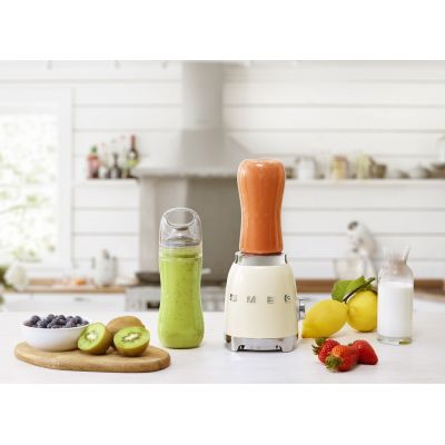 7. SMEG PBF01CREU Sports Blender