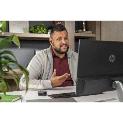 46. Voyager Free 60+ UC headphones, USB-C, touchscreen case