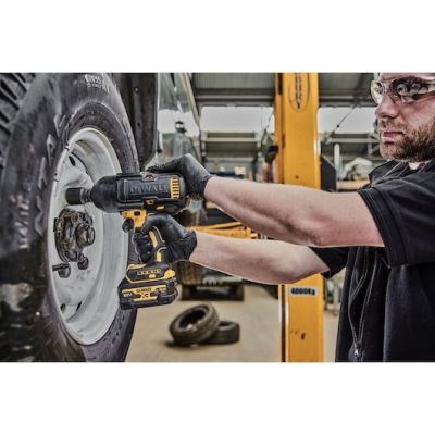 5. Impact Wrench 1/2" 18V 2*5.0Ah DCF900P2G DEWALT