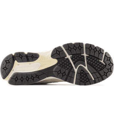 9. New Balance men's sports shoes sneakers M2002RCC