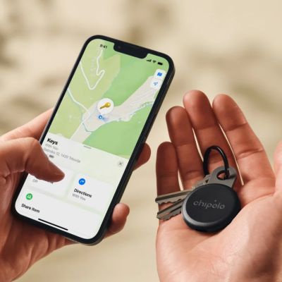 2. Chipolo charcoal LOOP locator