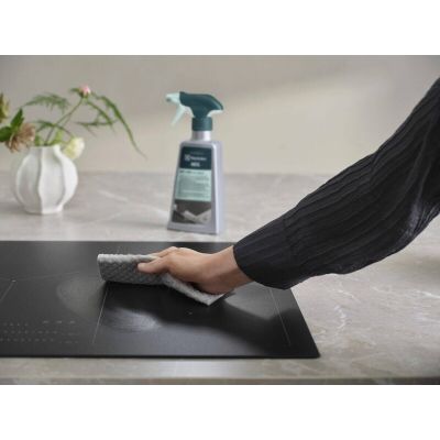 4. SaphirMatt ELECTROLUX M2HCMC01 Matt Care 500ml induction hob cleaner
