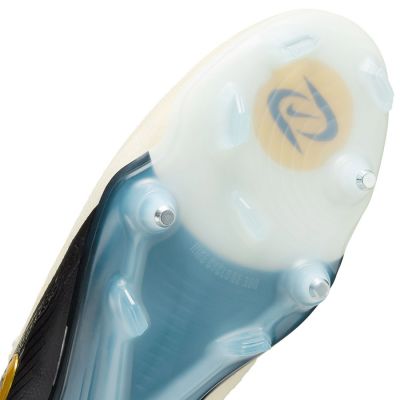 5. Nike Phantom GX II Elite SG M FJ2586-100 football boots
